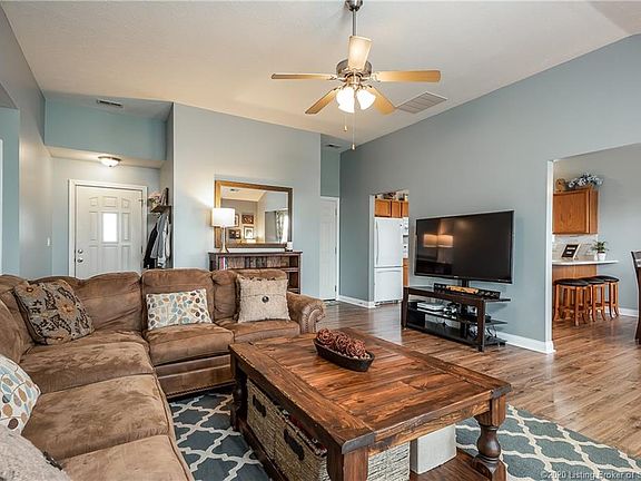 5th image of 9055 Woodford Dr