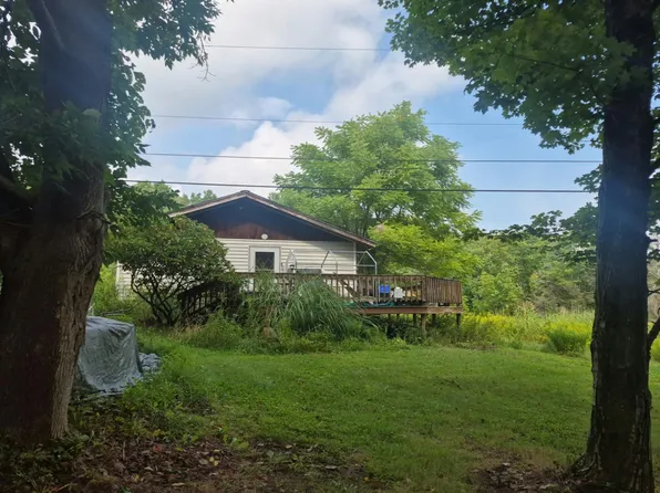 20 Hughes Rd, Moscow, PA 18444