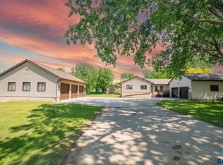 26798 Country Acre Dr, Sioux Falls, SD 57106