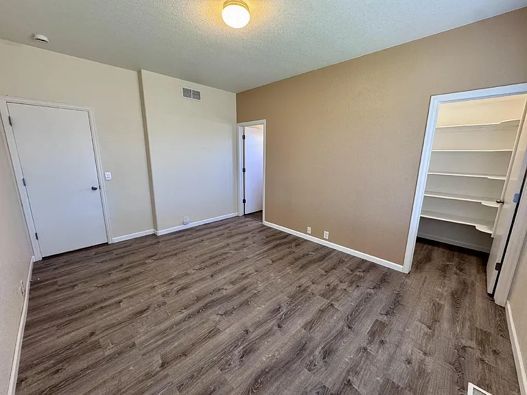 11260 Jersey Way — Photo 15