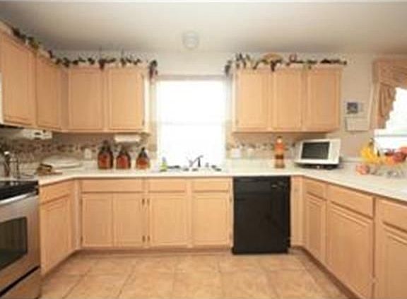 3rd image of 8528 Tallahassee Ln