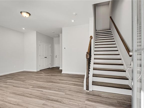 2nd image of 113 Jameson Dr