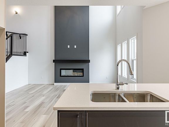 5th image of 72 Silverstone Dr