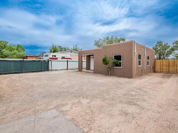 1010 Aztec Rd NW, Albuquerque, NM 87107