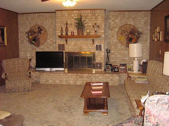 2nd image of 216 E Bell Ave