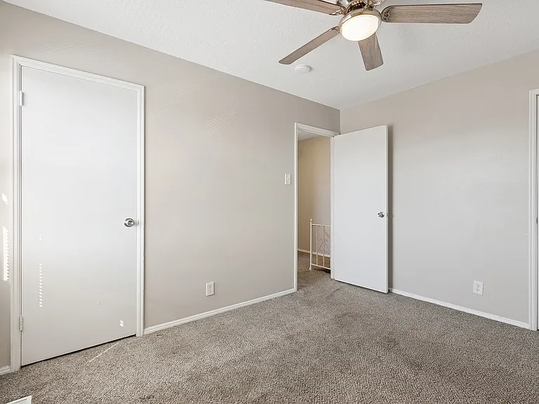 ReNew on Blues Apartments & Townhomes — Photo 16