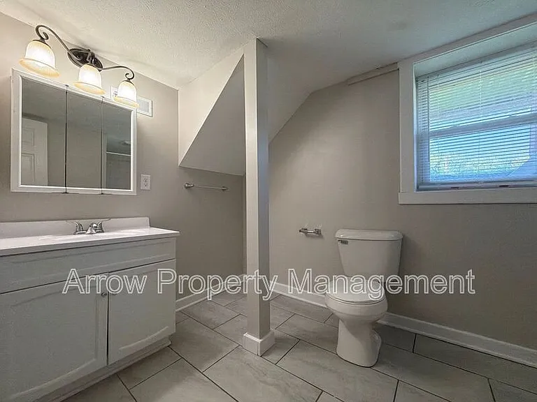 724 N 30th St — Photo 22