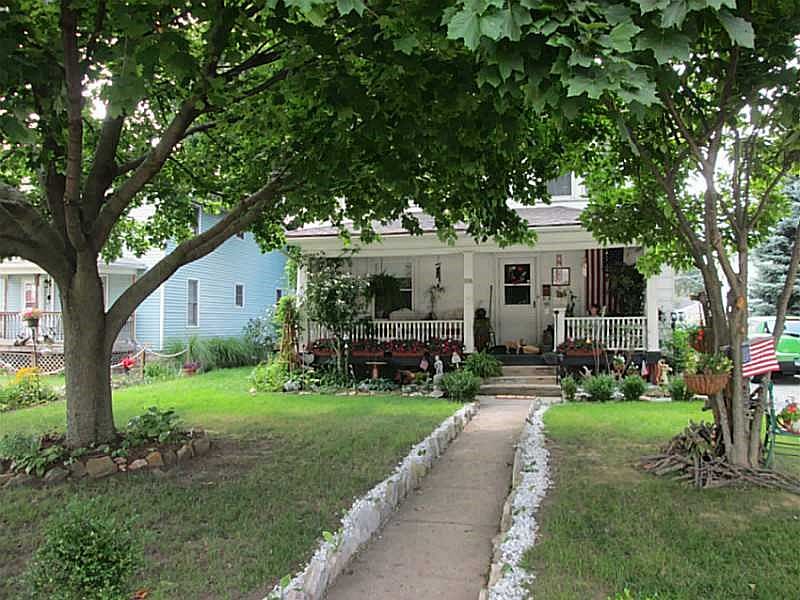 1st image of 936 N Main St