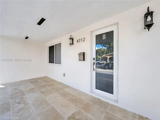 4712 SW 2nd Ter — Photo 2