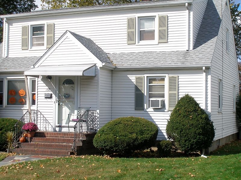 2nd image of 158 Willett St