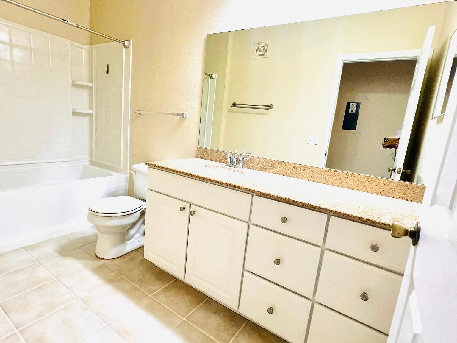 2 bed, 1276 sqft, $1,850 — Photo 3