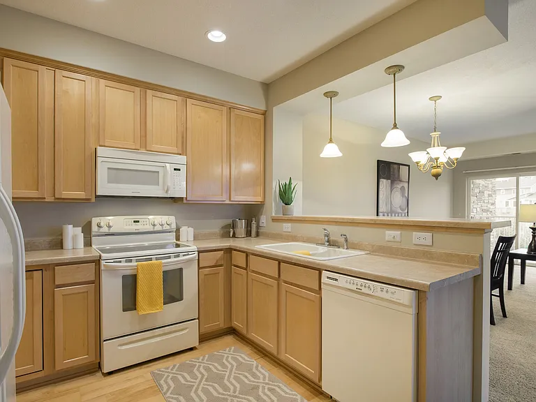 Regency Hill Apartments — Photo 6