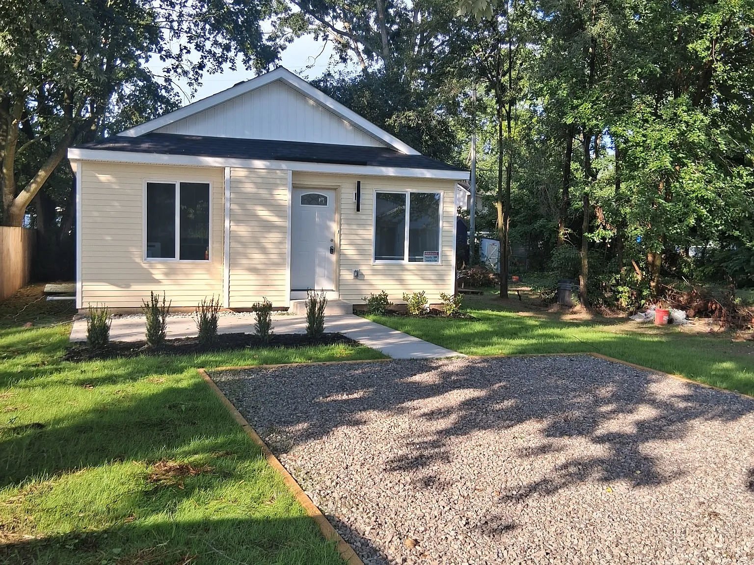 3 bed, 936 sqft, $2,350 — Photo 1