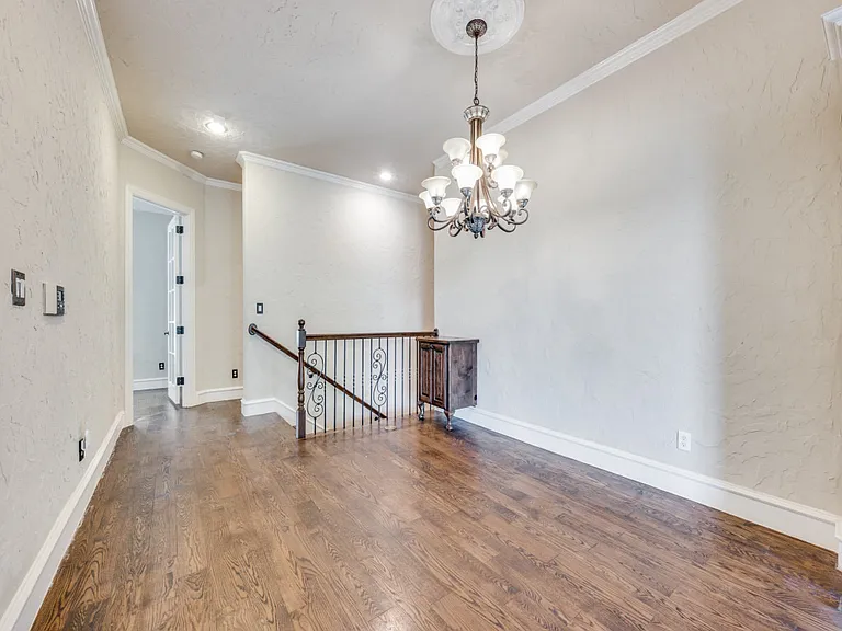 736 Rockingham Dr — Photo 8