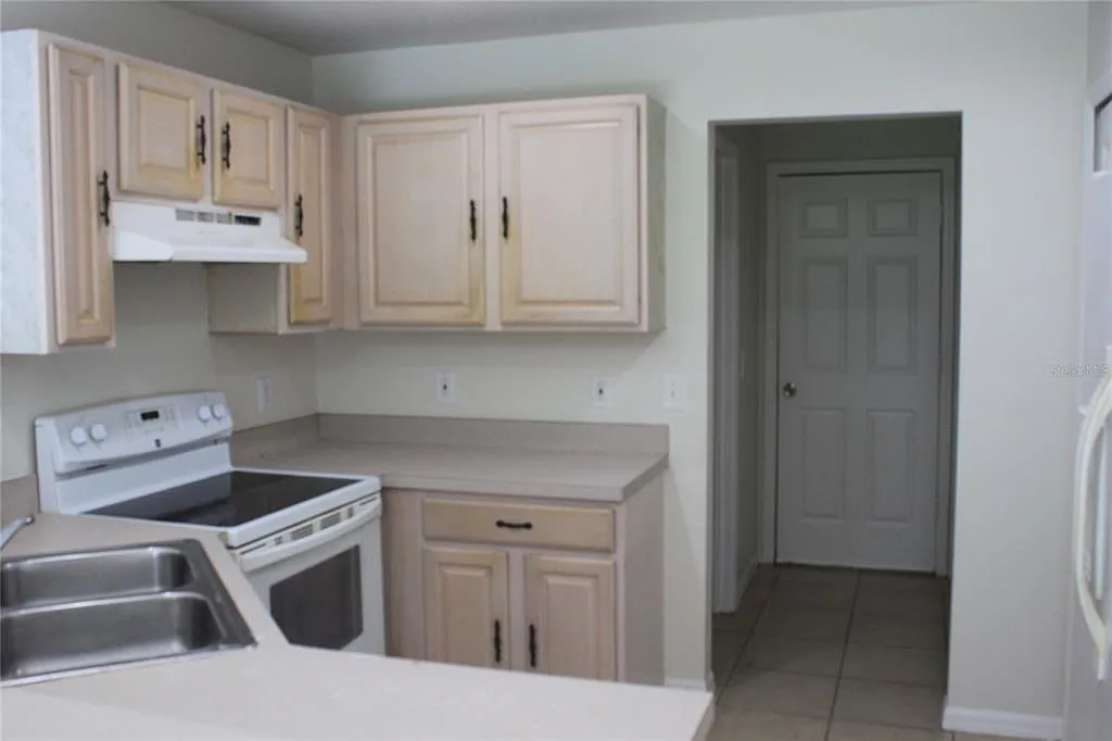 4 bed, 2.5 bath, 1803 sqft, $2,075 — Photo 3