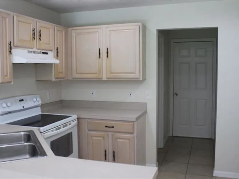 215 Owenshire Cir — Photo 3