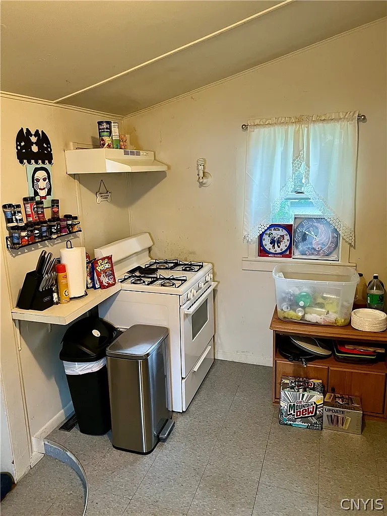 1 bed, 1.0 bath, 2398 sqft, $975 — Photo 3