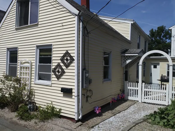 4 Lewis Ct, Gloucester, MA 01930