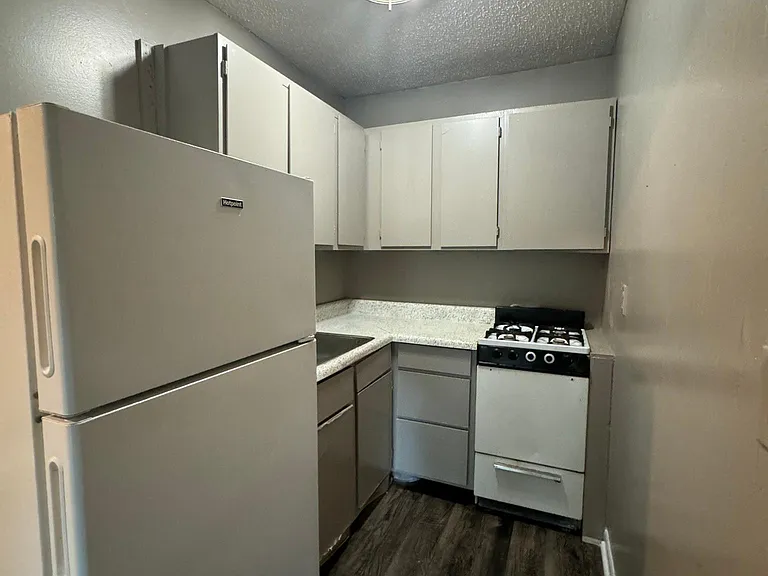4725 Hoffman Rd #5 — Photo 3