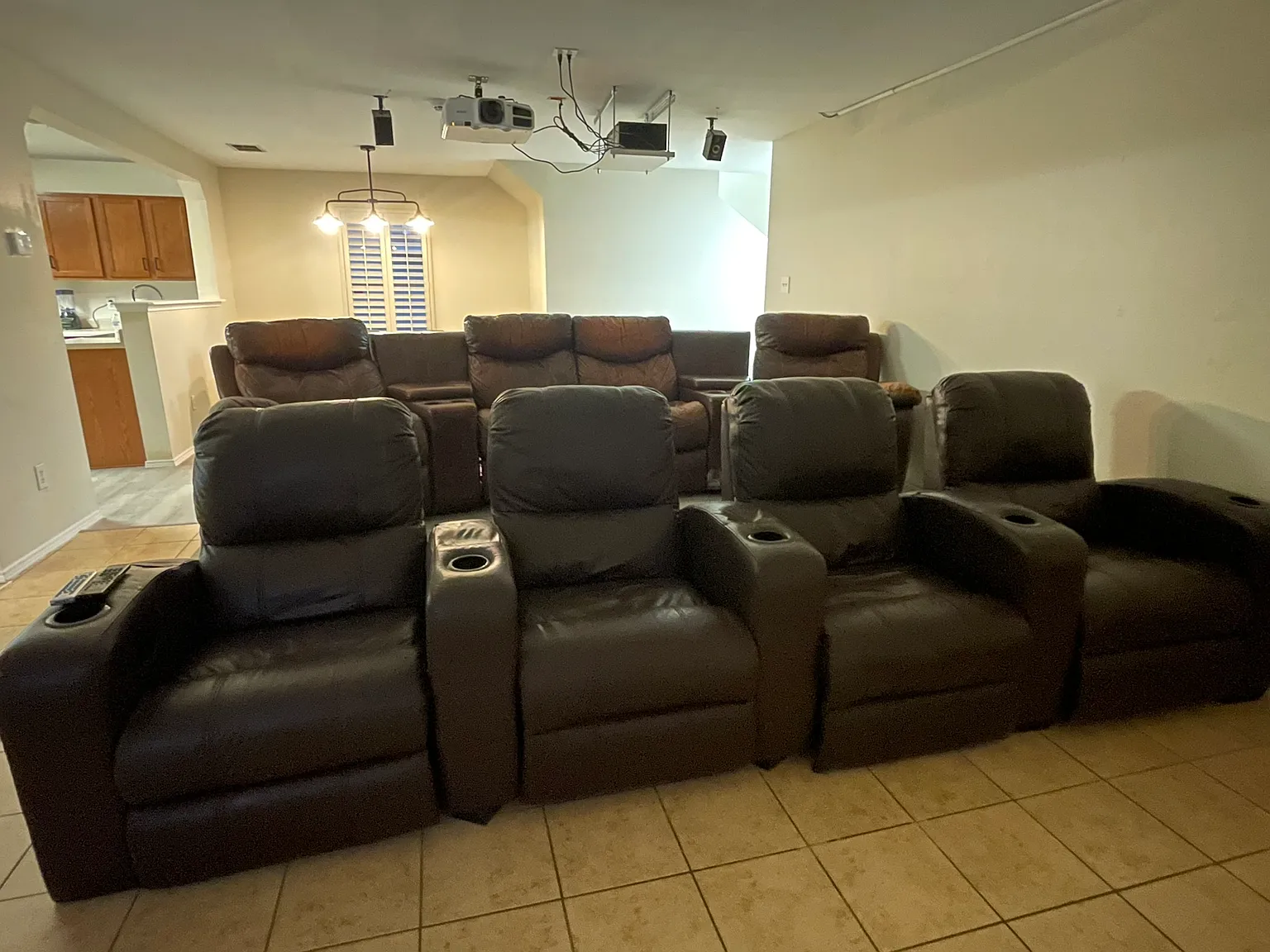 4 bed, 2088 sqft, $4,400 — Photo 4