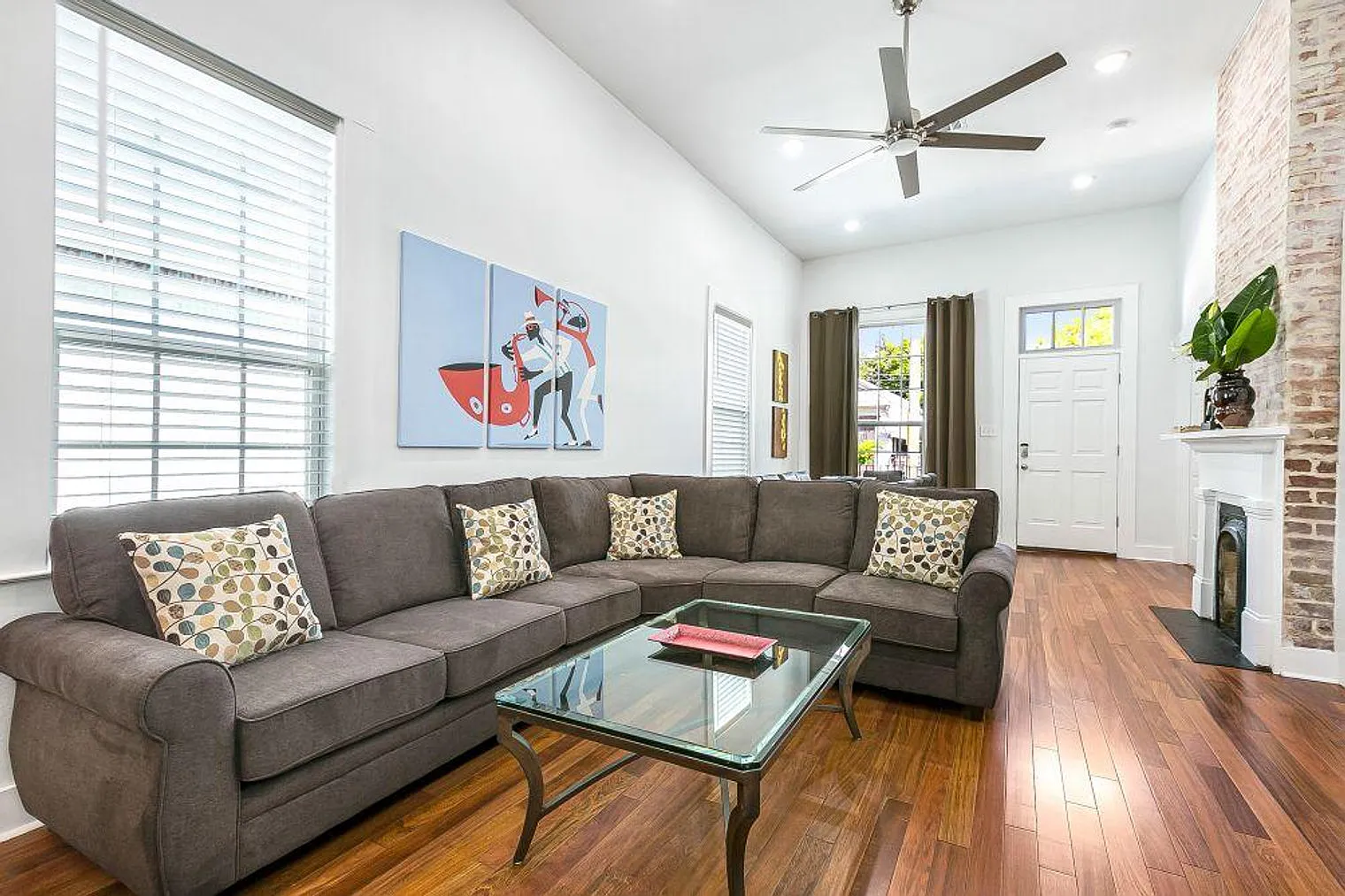 5 bed, 3.0 bath, 2400 sqft, $12,874 — Photo 1