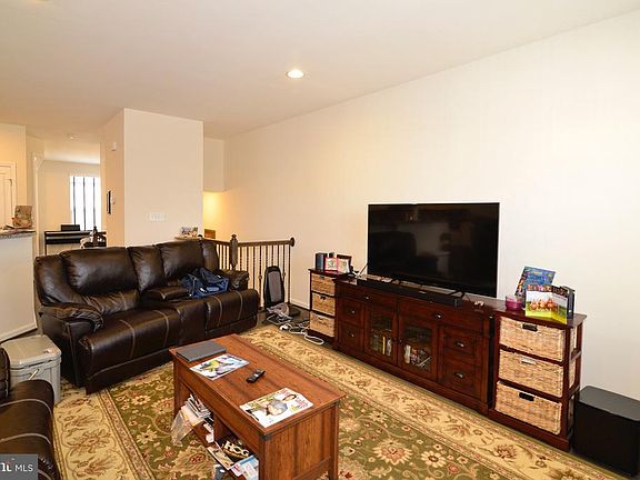 4th image of 7034 Darbey Knoll Dr