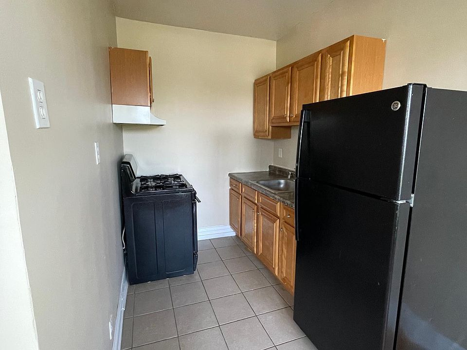 2nd image of 7852 S Eberhart Ave #211