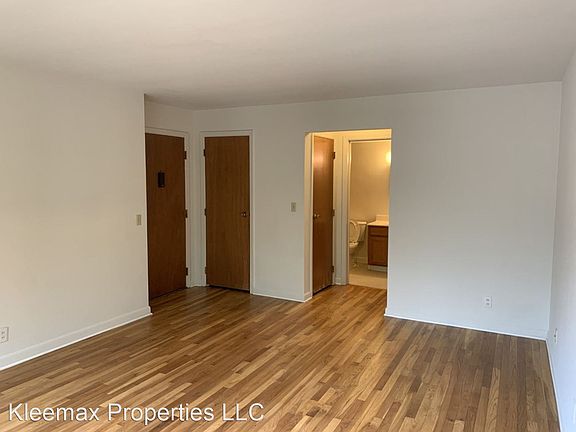 4th image of 2865 Erie Ave #5