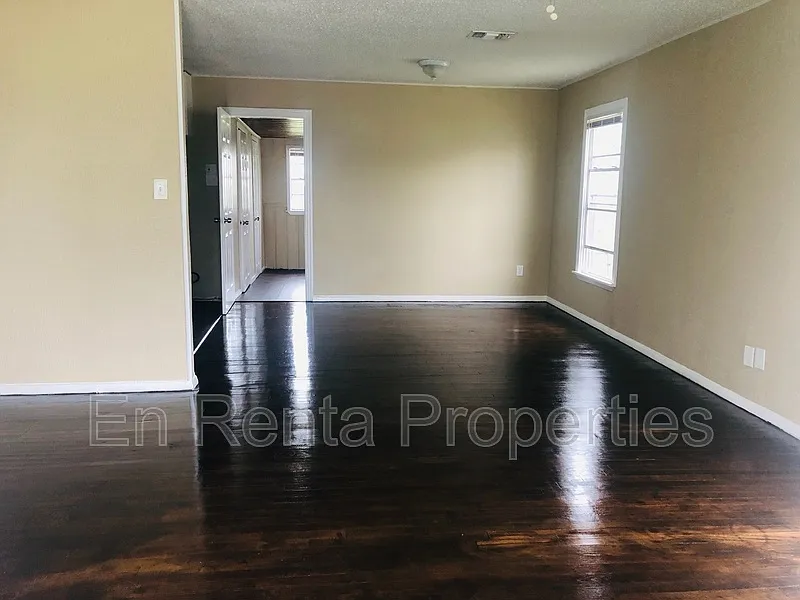 3 bed, 1.0 bath, 1197 sqft, $1,695 — Photo 2