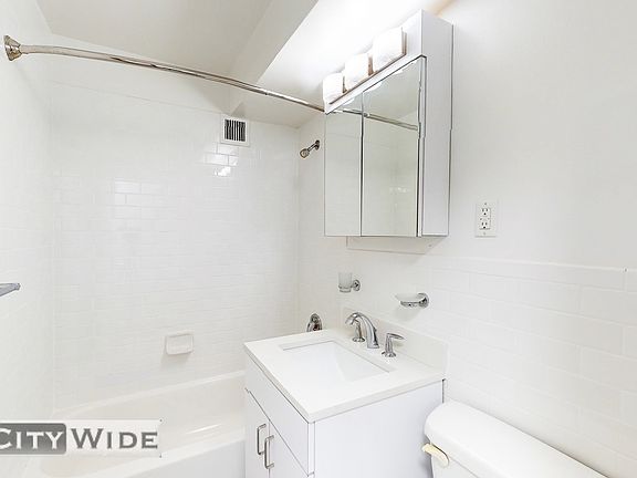 5th image of 165 E 35th St #55I