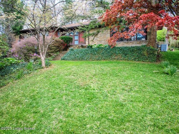 215 Choctaw Rd, Indian Hills, KY 40207