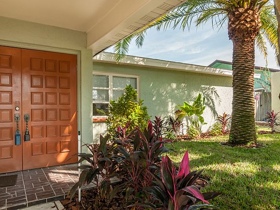 4th image of 3 Harbor Woods Cir