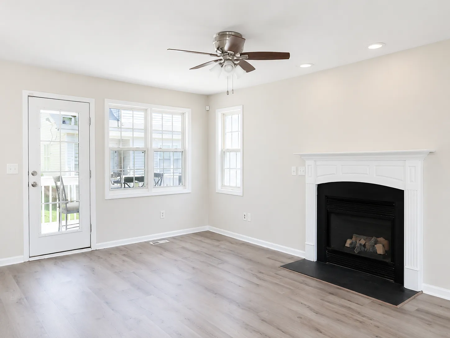 3 bed, 1392 sqft, $2,250 — Photo 3