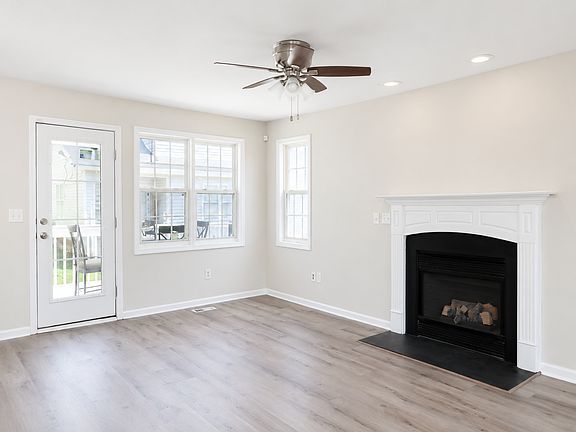 3rd image of 4720 Valley Stream Dr