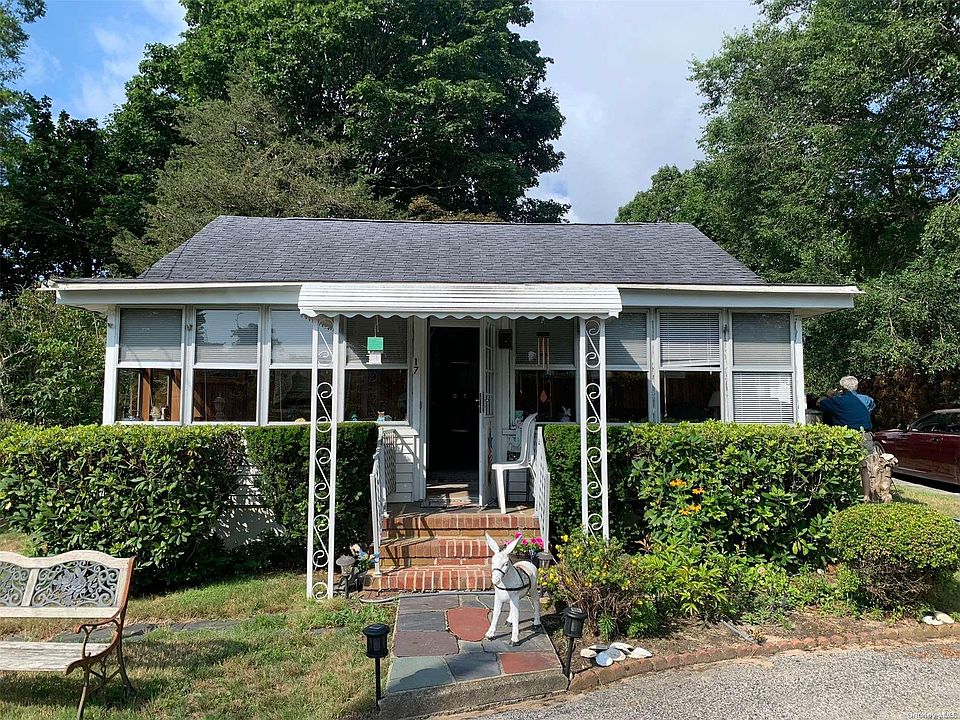 1st image of 17 Willow Shade Avenue