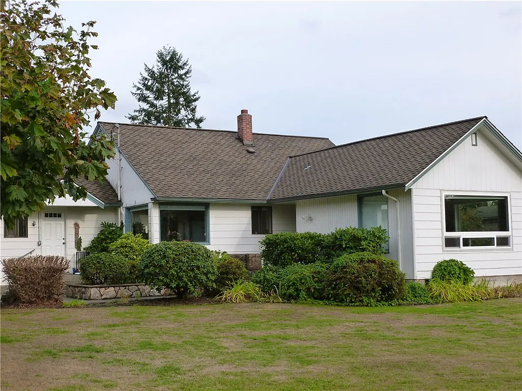 30521 3rd Ave NE photo 1
