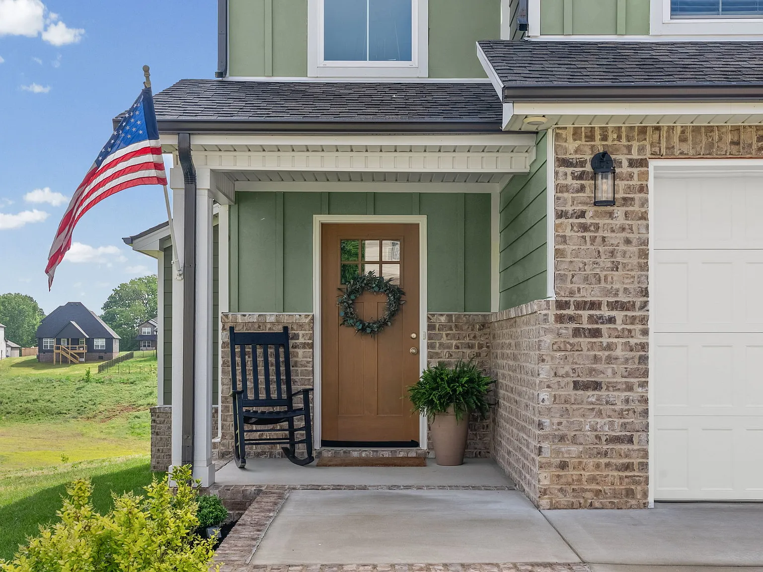 3 bed, 2.5 bath, 1833 sqft, $2,300 — Photo 3