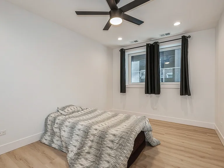 1535 W Estes Ave #G — Photo 21