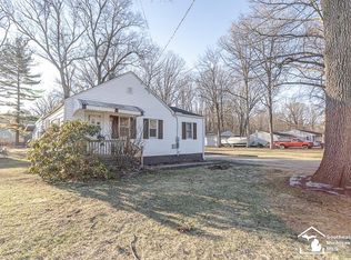 8037 Wiseman Rd, Lambertville, MI 48144