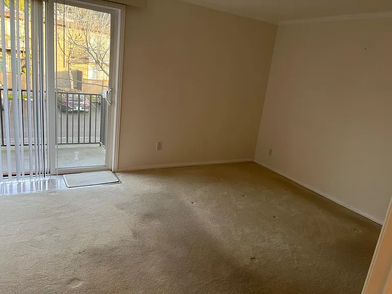 11108 NE 68th St #428 — Photo 3