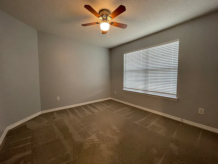 212 Lustan Dr — Photo 7