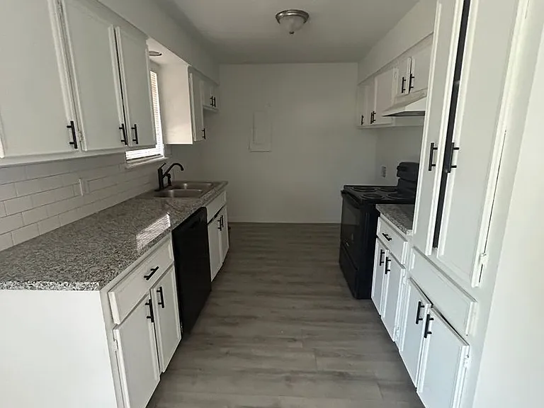 8216 Elkridge Ave — Photo 8