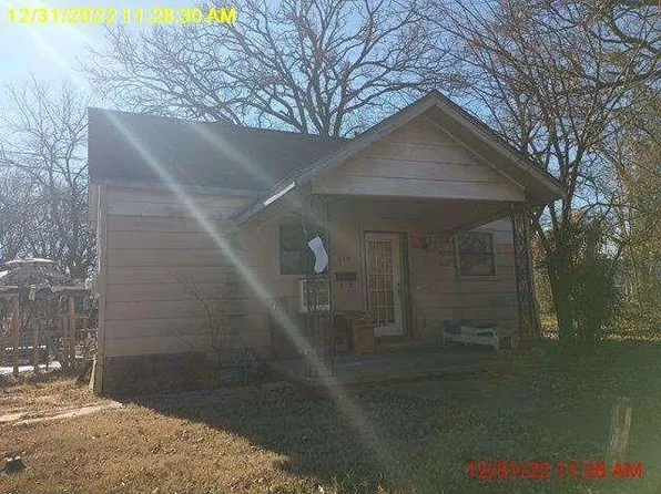 514 E 5th St, Bonham, TX 75418