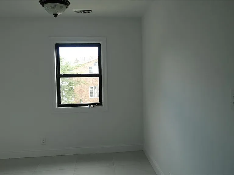 13524 223rd St #2 — Photo 2