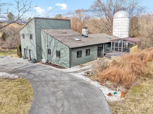 3144 Country Club Rd, Troutville, VA 24175