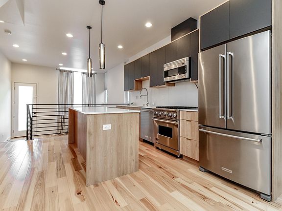 4th image of 2310B Franklin Ave E