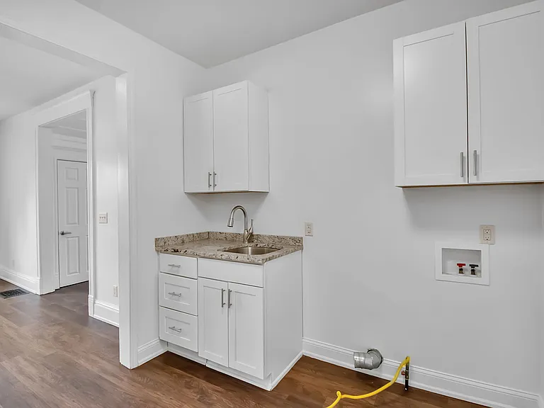 5849 Broadway St #H — Photo 8