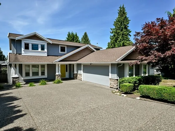 9709 Crown Cres, Surrey, BC V3V 2T7