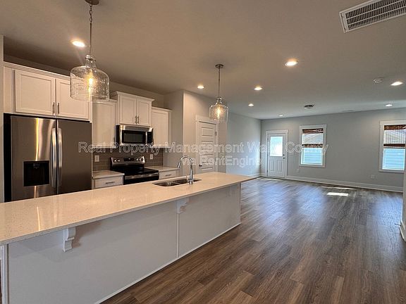 4th image of 1328 Barreto Dr