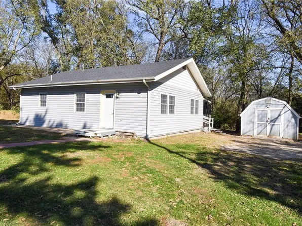 202 N 6th St, Westmoreland, KS 66549